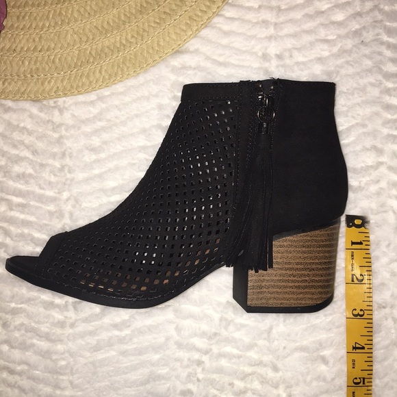 Black Cut Out Peeps With Side Zipper - Picture 5 of 5